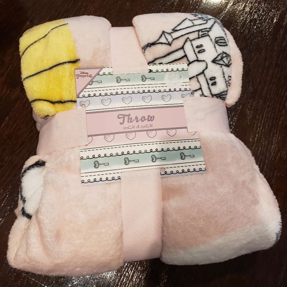 Disney Princess pink throw blanket- 4' x 5'